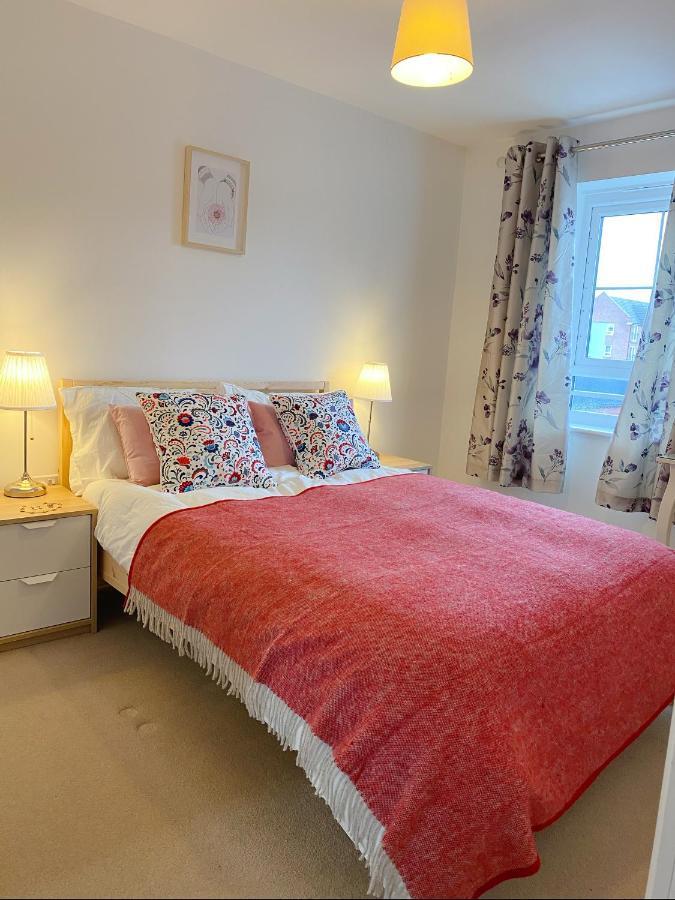 Canal House With Parking Included * Coventry
