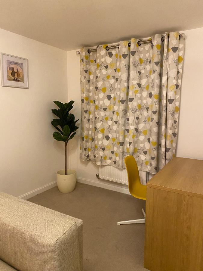Villa Canal House With Parking Included Coventry