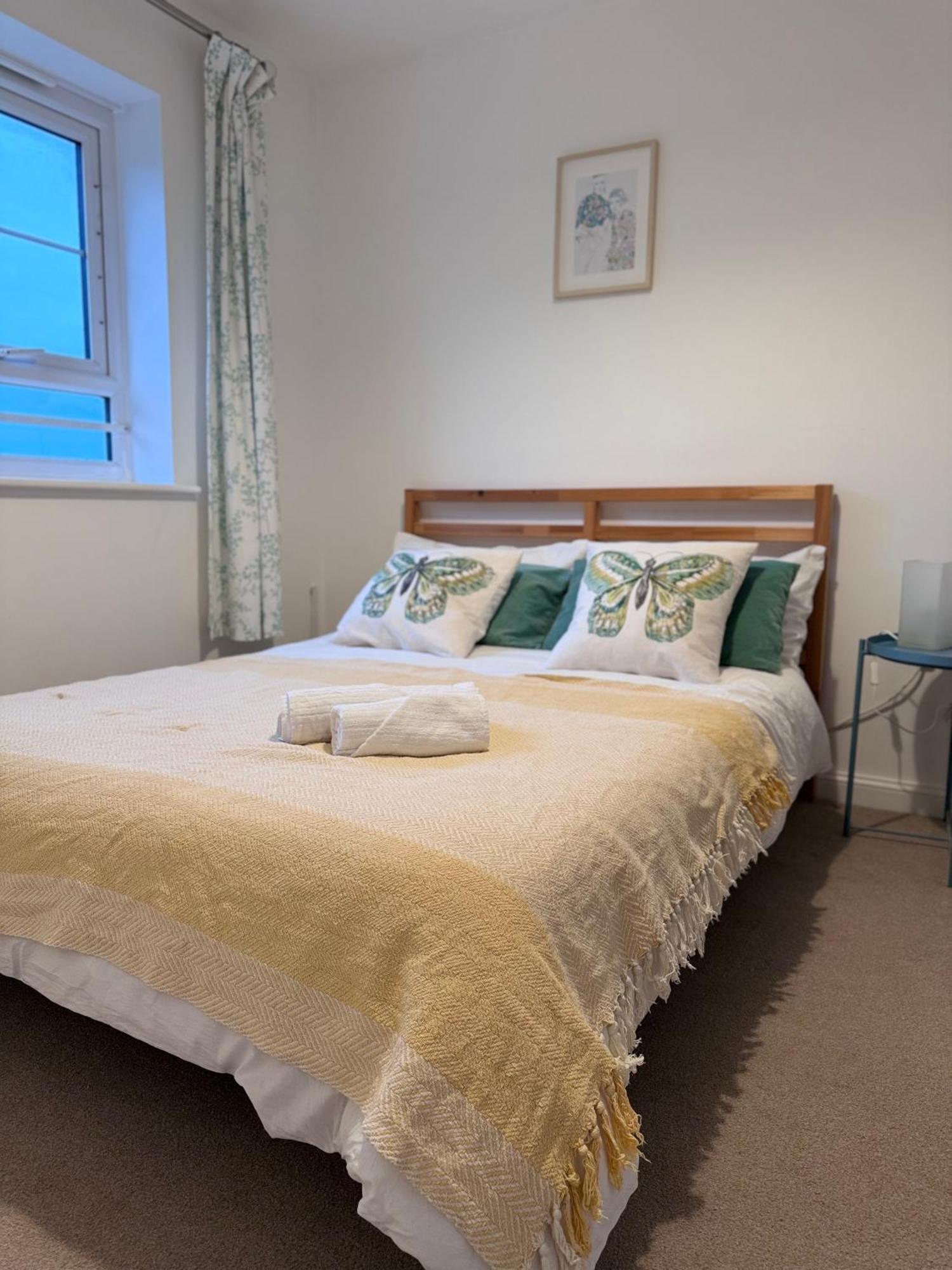 Canal House With Parking Included * Coventry